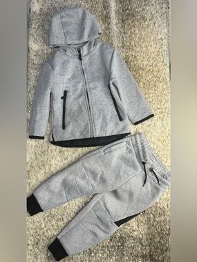 5 for $25🔥Primark Green Athletic Sweats Set Kids 2T-3T/ 3T-4T